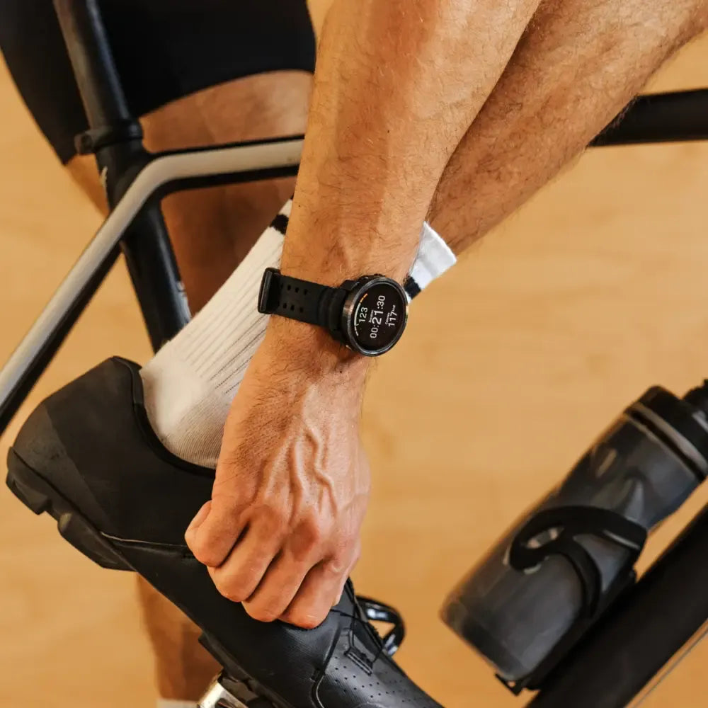 2025 全新Polar Vantage M3 心率智能多功能運動手錶 香港行貨 Polar Vantage M3 Smart Multisport Watch Greige Sand Night Black